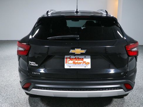 Used 2025 Chevrolet Trax LT w/ LT Convenience Package FWD image 8