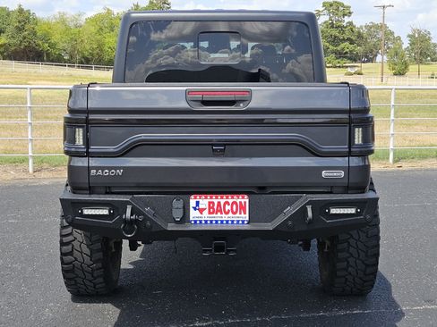 Used 2020 Jeep Gladiator Overland AWD/4WD image 5