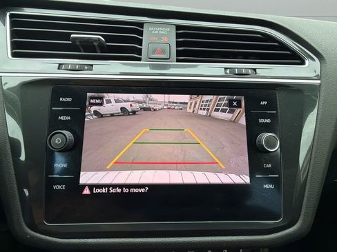 Used 2020 Volkswagen Tiguan SE image 20