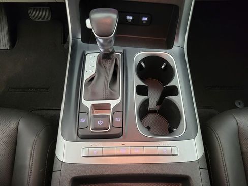 Used 2024 Kia Carnival LX image 7