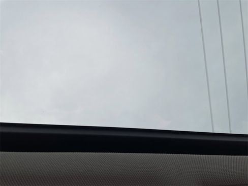 Used 2022 Volkswagen Tiguan SE w/ Panoramic Sunroof Package image 22