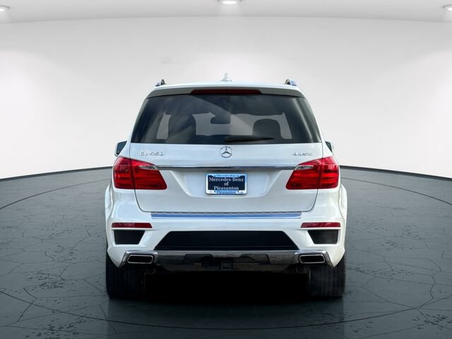 Used 2015 Mercedes-Benz GL 550 4MATIC image 5
