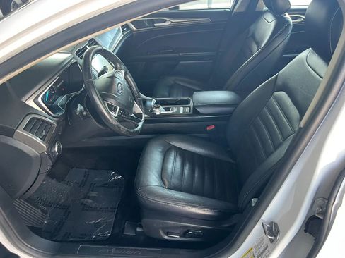 Used 2018 Ford Fusion SE w/ Equipment Group 602A FWD image 9