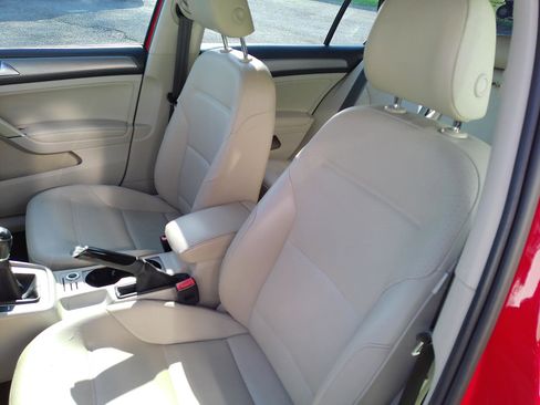 Used 2015 Volkswagen Golf TDI S FWD image 12