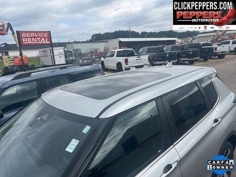 Used 2025 Mitsubishi Outlander SE AWD/4WD image 3