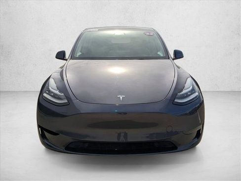 Used 2022 Tesla Model Y Long Range image 2
