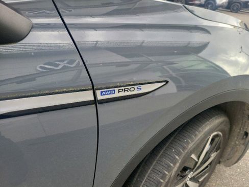 Used 2023 Volkswagen ID.4 Pro S image 3