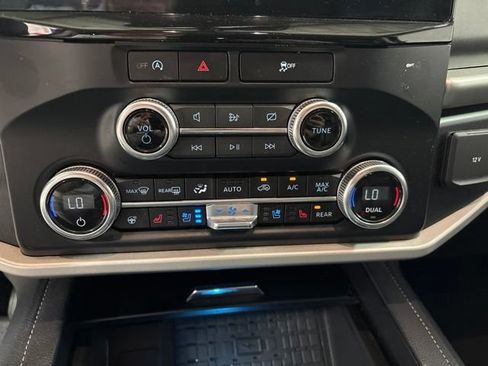 Used 2024 Ford Expedition XLT RWD image 26