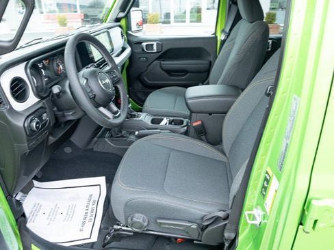 Used 2025 Jeep Wrangler Unlimited Sport image 15