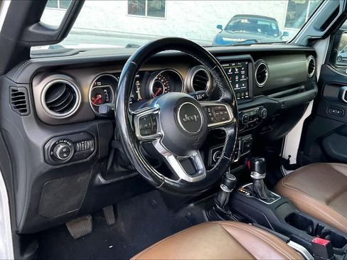Used 2020 Jeep Gladiator Rubicon AWD/4WD image 2
