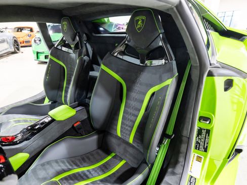 Used 2024 Lamborghini Huracan Tecnica image 40