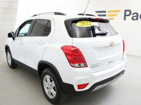 Used 2022 Chevrolet Trax LT w/ LT Convenience Package image 7