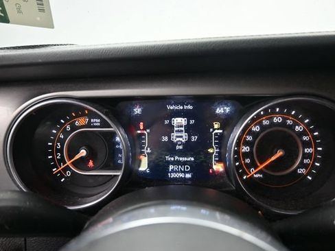 Used 2018 Jeep Wrangler Unlimited Sahara AWD/4WD image 14