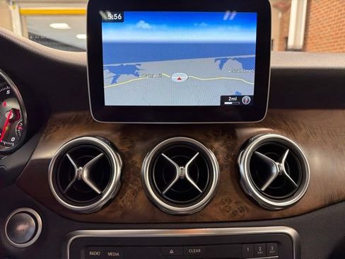 Used 2019 Mercedes-Benz GLA 250 4MATIC image 19