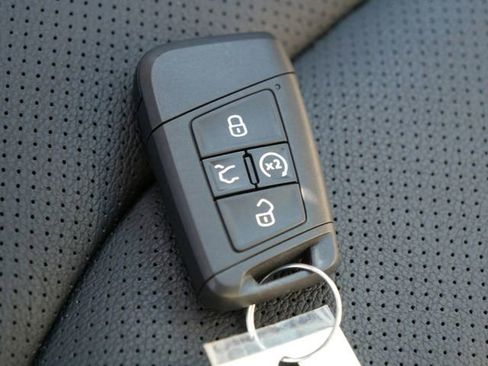 Certified 2025 Volkswagen Taos SEL AWD/4WD image 37
