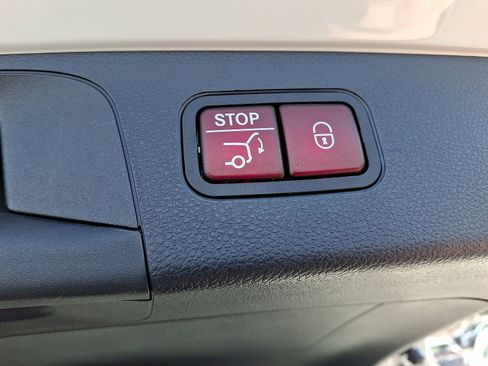 Used 2019 Mercedes-Benz GLC 300 4MATIC image 31