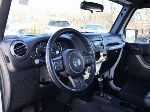 Used 2015 Jeep Wrangler Sport w/ Connectivity Group image 15