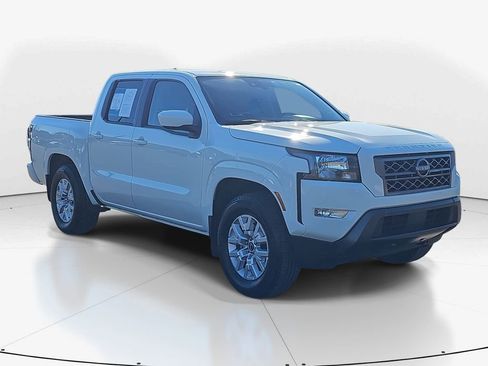 Used 2024 Nissan Frontier SV w/ SV Convenience Package image 2