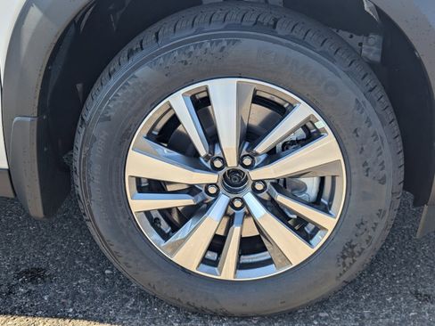 New 2025 Nissan Pathfinder SL image 10