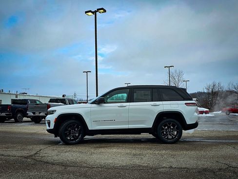 New 2025 Jeep Grand Cherokee Limited image 8