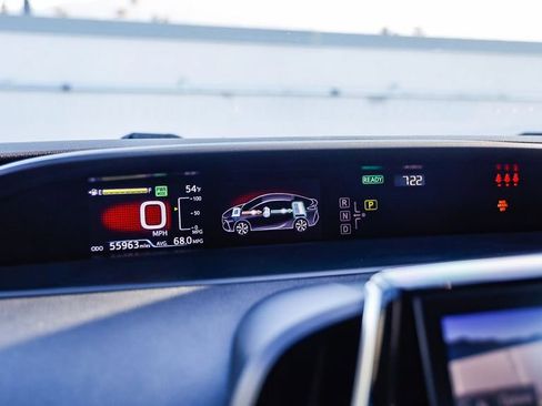 Used 2022 Toyota Prius Prime XLE FWD image 27