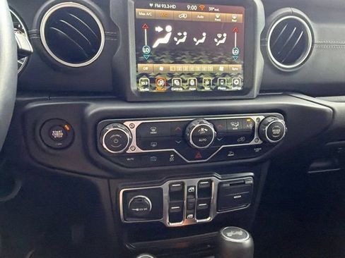 Used 2022 Jeep Wrangler Unlimited Sahara AWD/4WD image 7