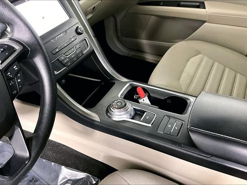 Used 2019 Ford Fusion SE image 17