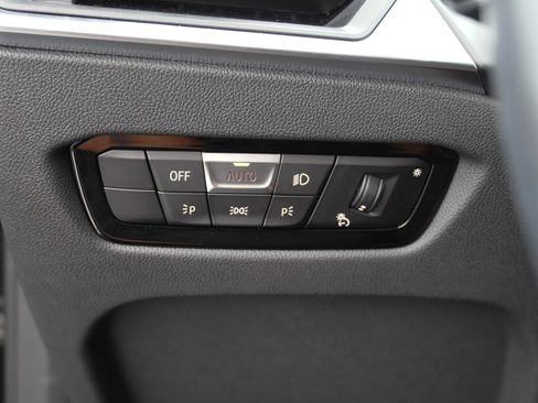 Used 2024 BMW 230i Coupe w/ Premium Package RWD image 17