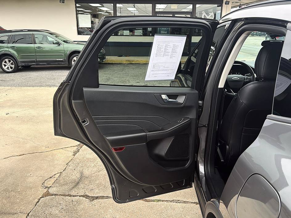 Used 2021 Ford Escape SE w/ SE Sport Appearance Package FWD image 30