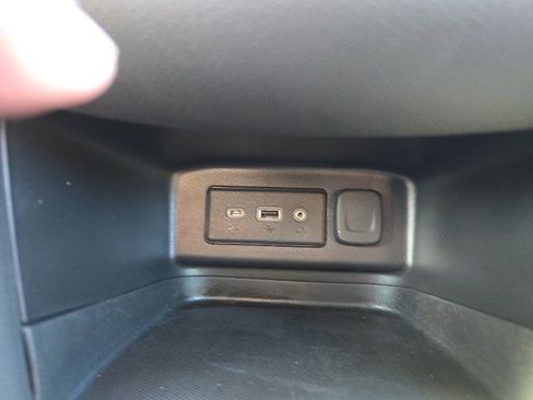 Used 2024 Chevrolet Equinox LT image 28