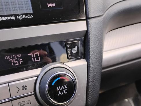 Used 2017 Subaru Outback 2.5i Premium image 24