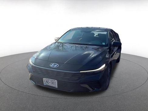 Used 2025 Hyundai Elantra SEL image 4