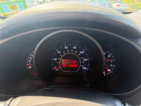 Used 2016 Kia Soul + w/ Audio Package FWD image 12