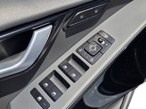Certified 2023 Kia Niro SX FWD image 16