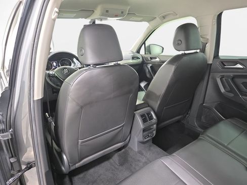 Used 2018 Volkswagen Tiguan SE AWD/4WD image 12