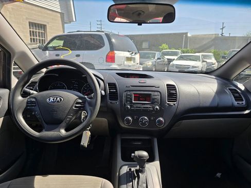 Used 2015 Kia Forte LX w/ Popular Package FWD image 4