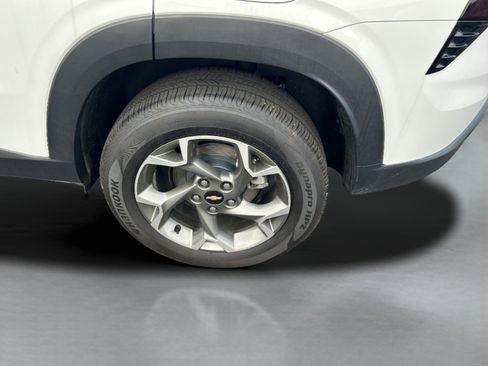 Used 2025 Chevrolet Trax LT w/ LT Convenience Package image 10