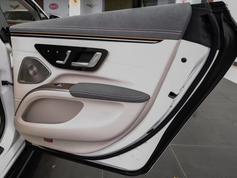 Used 2023 Mercedes-Benz EQS 580 4MATIC Sedan image 44