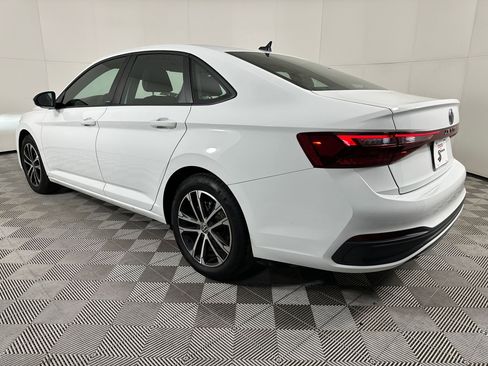 Used 2025 Volkswagen Jetta Sport image 3