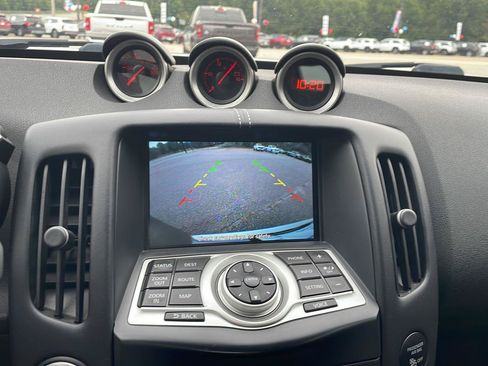 Used 2018 Nissan 370Z Touring RWD image 9