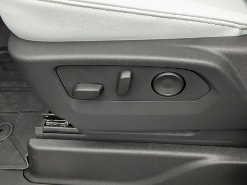 New 2026 Chevrolet Suburban Premier w/ Sun And Tow Package AWD/4WD image 17