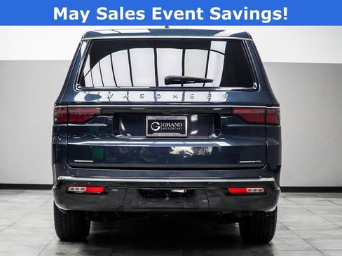 Used 2023 Jeep Wagoneer L Series II AWD/4WD image 10
