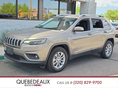 Used 2019 Jeep Cherokee Latitude w/ Popular Appearance Group AWD/4WD image 3
