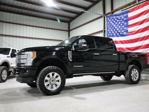 Used 2017 Ford F250 Platinum image 4