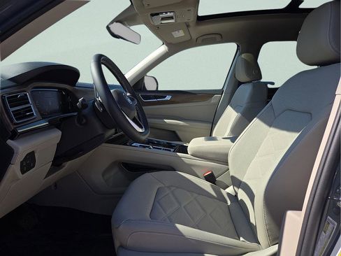 New 2026 Volkswagen Atlas SE FWD image 16