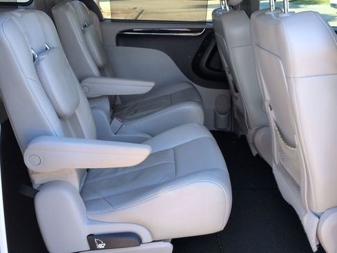 Used 2012 Chrysler Town & Country Limited image 24