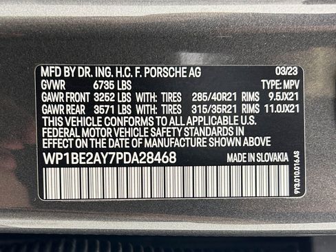 Used 2023 Porsche Cayenne Coupe image 32