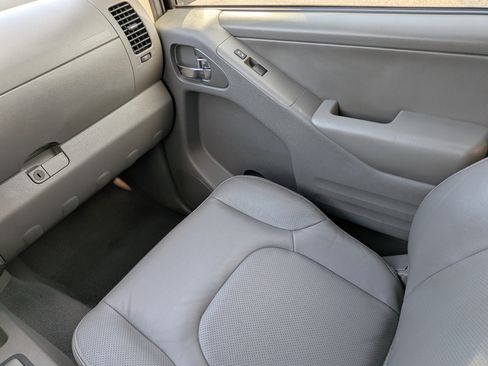 Used 2019 Nissan Frontier SL RWD image 16