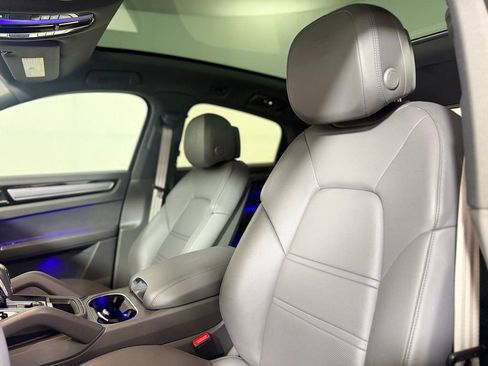 Used 2023 Porsche Cayenne S Platinum w/ Premium Package Plus image 19