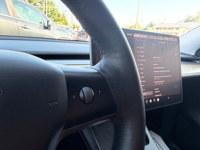 Used 2023 Tesla Model Y Long Range AWD/4WD image 17